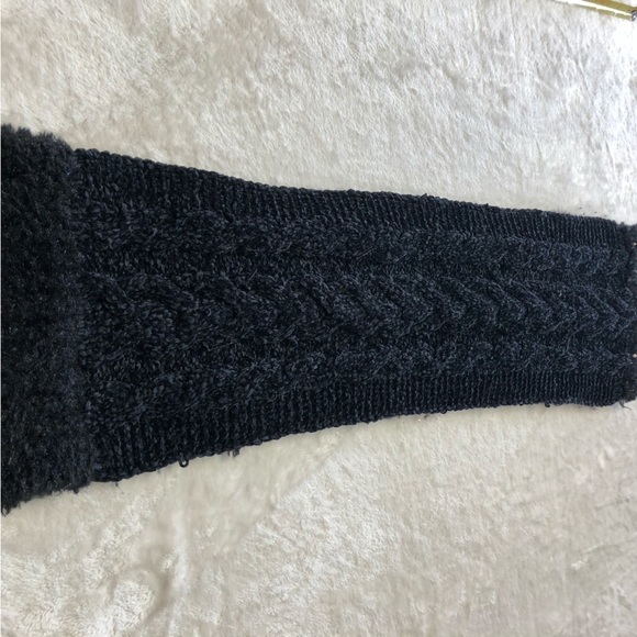 Betsy Johnson Warm Winter Loose Knit Circle Infinity Scarf - Picture 4 of 6